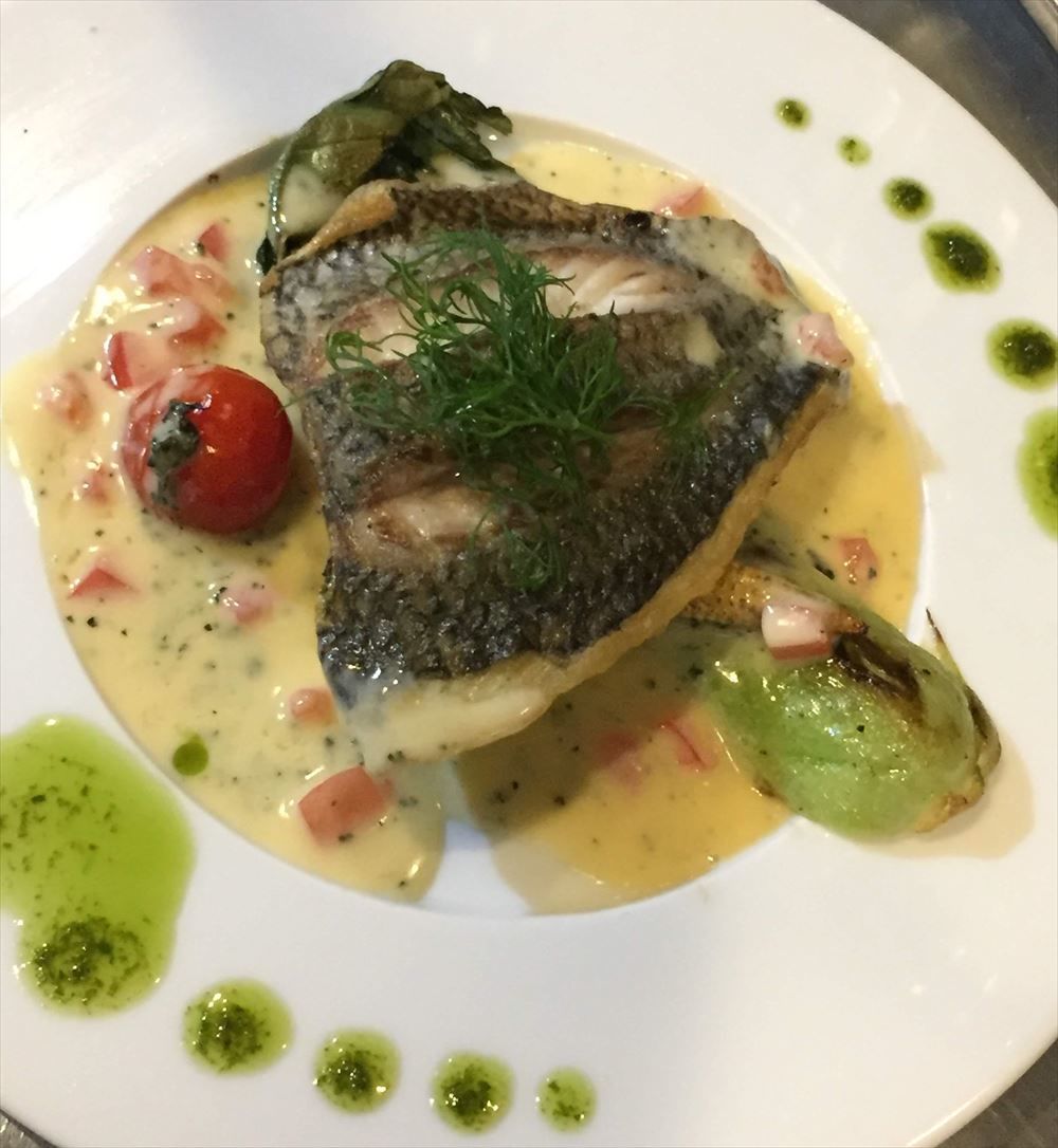 Party Plan / ○3時間飲み放題付きパーティープラン 6,000（税込6,600） / ・4名様～OK！ ［※メニューは6,000コースの一例です。仕入れ状況等により変更になる場合が有ります。苦手な食材等ございましたら、ご予約時にお問い合わせ下さいませ。］ ・お野菜とシャルキュトリーの前菜7種盛り合わせ ・チーズと生ハムの7種盛り合わせ ・ピッツァ・マルゲリータ ・自家製ドレッシングのシーザーサラダ ・三陸産ヒラメのカルパッチョ〜フルーツビネガーのソース〜 ・魚介の風味たっぷりのトマトソースパスタ ・三元豚のグリル 特製ソース ・しっとりガトーショコラとバニラアイス 〜〜〜〜〜〜〜〜〜〜〜〜〜〜〜〜〜〜 ＊パーティーコース以外のお客様はお通し代として¥480頂戴しております。 ＊キャンセルポリシーとしまして、コース料理についての当日キャンセルは１００%頂戴しております。